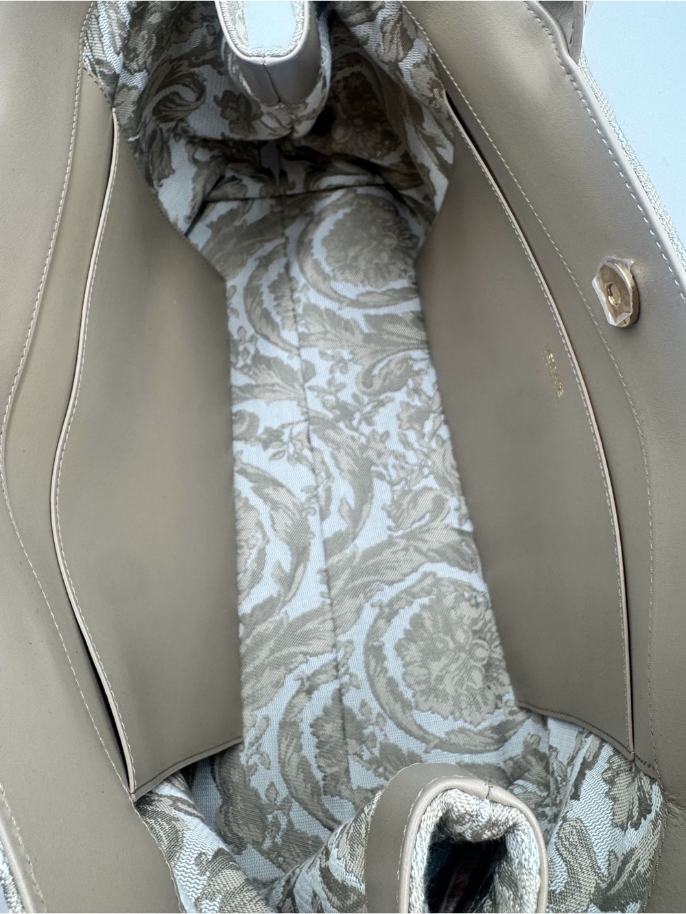 NEW Versace Shoulder Bag - Picture 7 of 12